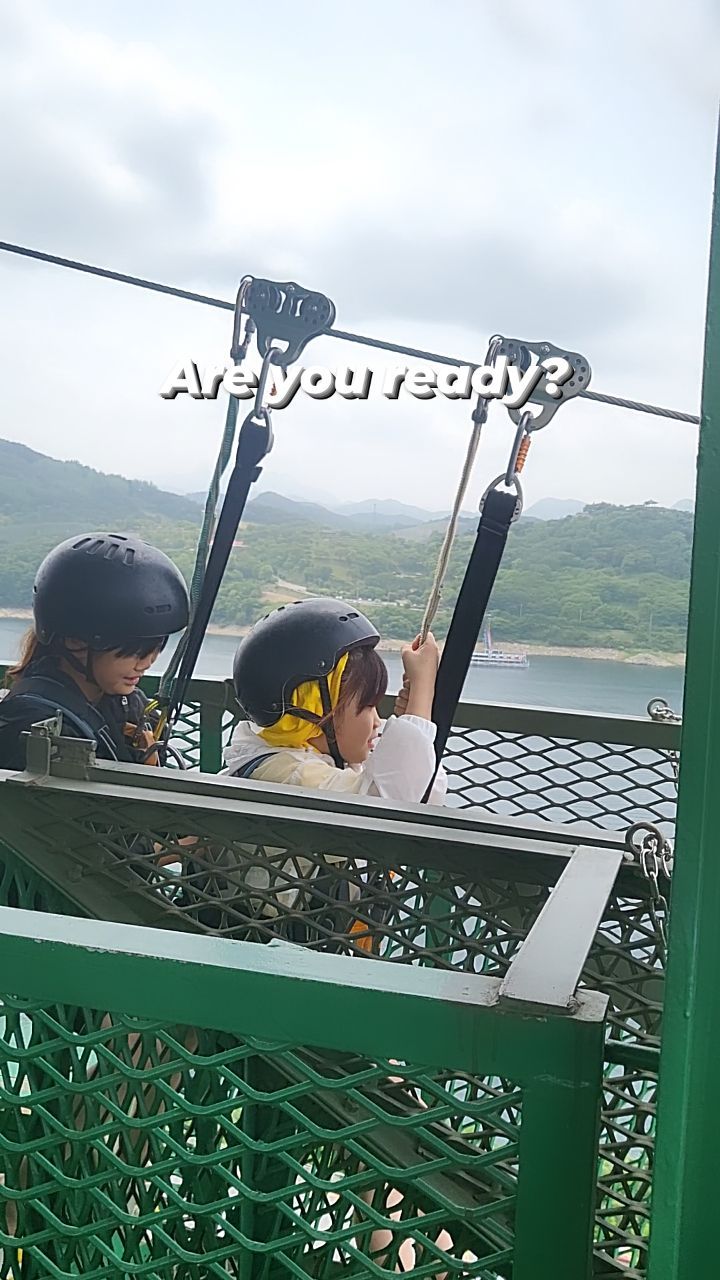 스트레스는 바다로 보냈지만..
우리는 타고 울면서 웃었다..ㅋㅋㅋ
그리고 두번다시 안타기로..

청풍호에 쾌속유람선 추천한다
그냥 미니보트다ㅋㅋ
우리같이 운이 좋다면 전세낸거마냥
질리도록 태워주신다🤣

#개무서움 #700미터 #체감속도#120키로
#짚라인 #번지점프 #제천짚라인
#청풍랜드 #옥순봉출렁다리
#제천 #청풍호 #드라이브
#9살 #11살 #어린이짚라인