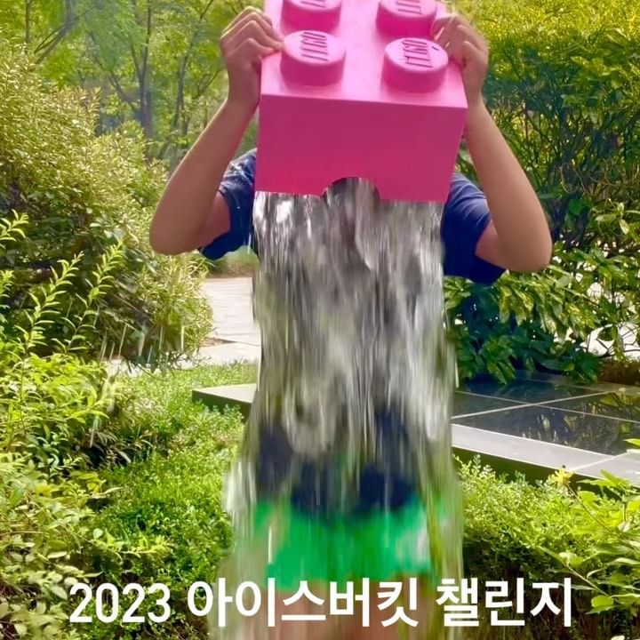 #2023아이스버킷챌린지

안녕하세요. 모델 박시온입니다. 

신지혜님과 그녀의 세 아들 페리체, 포르테, 페르모 삼형제 @cieshin 
모델 최재영 @love_cjy2893 
모델 김예은 @kimyeeun2013 님의 지목을 받아 
2023 아이스버킷 챌린지에 동참하게 되었습니다.

이렇게 좋은 취지의 챌린지에 함께할 수 있어서 정말 기쁩니다.

대한민국 최초 루게릭 요양 병원 건립 확정을 진심으로 축하드리며,루게릭 환우 분들과 가족분들의 건강과 행복을 기원하겠습니다.
여러분께서도 꾸준한 응원과 관심 부탁드립니다.

저와 함께 아이스버킷 챌린지를 이어 나가 주셨으면 하는 분들은 

키즈모델 데이비드 자연 @on_n_david 
키즈모델 유수 @yusushin1101 
그리고 모델 박서윤 @seo_yooniverse 입니다. 

바쁘신 와중에도 흔쾌히 동참해 주셔서 감사합니다.

사랑합니다💓💓💓💓

아이스버킷 챌린지 기부하기 @sihope1004
예금주: 승일희망재단 신한은행 100-028-685586

#아이스버킷챌린지
#2023년아이스버킷챌린지
#루게릭요양병원건립
#승일희망재단
#icebucketchallenge
#희망의끈을이어갑니다
#루게릭 #루게릭병
#루게릭요양병원
#루게릭요양센터