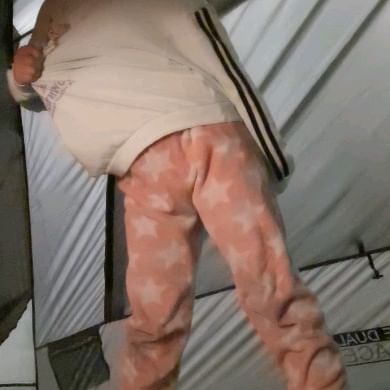 캠핑가서 신난 딸..ㅎㅎㅎ
아빠와 오빠는 해루질가고..
엄마와 딸은 텐트안에서 놀기

#태안 #태안신두리해수욕장 #태안 노을과바다캠핑앤글랭핑 #캠핑주 #바람 #해루질 #신남