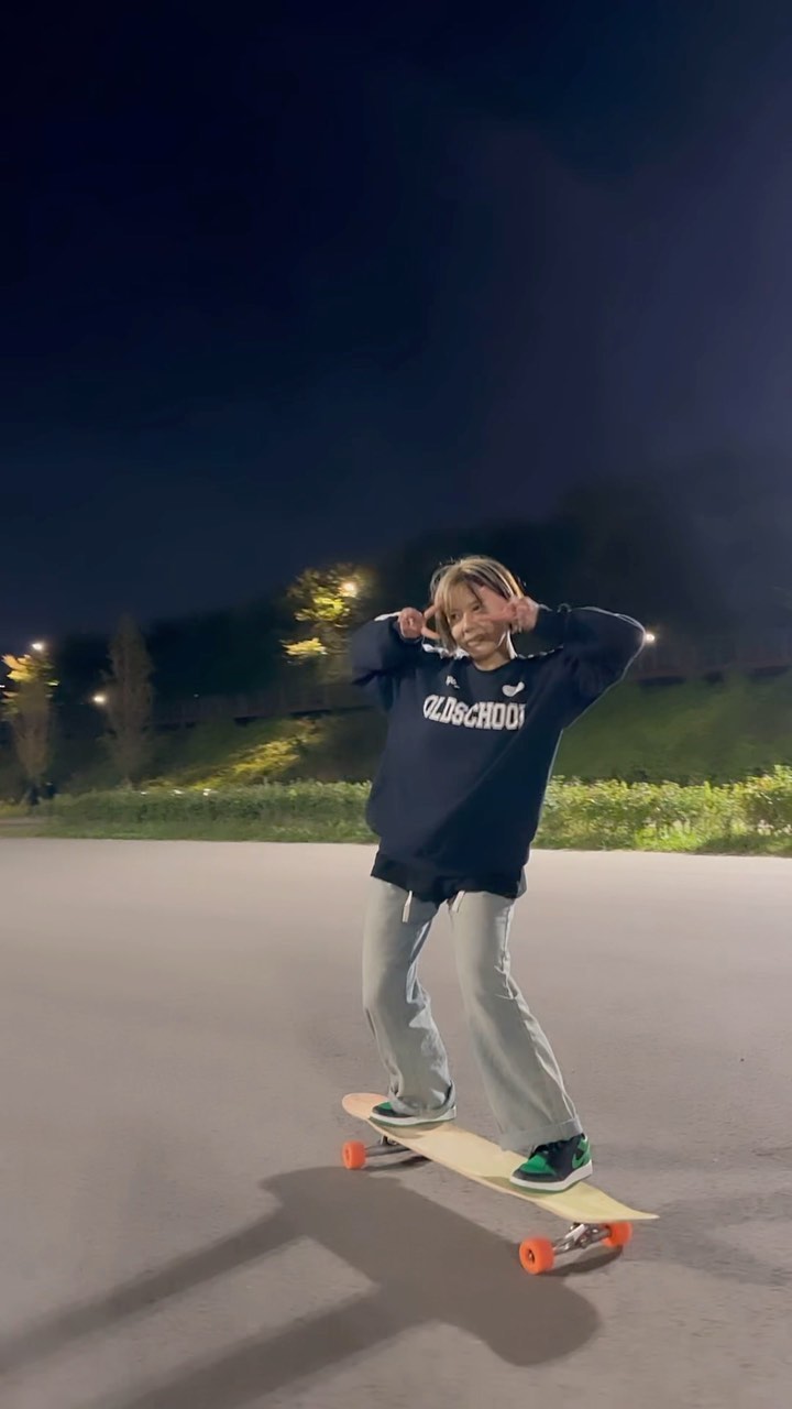 두번째 오금!! 진짜 한달만에 보드 꺼내기이이~~
아니 가는길 쉽지 않오😆그래듀 재밋게 타고 가윰:)
다들 대회준비 화이팅!!응원하러 갈게욥:)
-
📽️ @bbbo_h10 
#롱보드 #롱보드댄싱 #일상