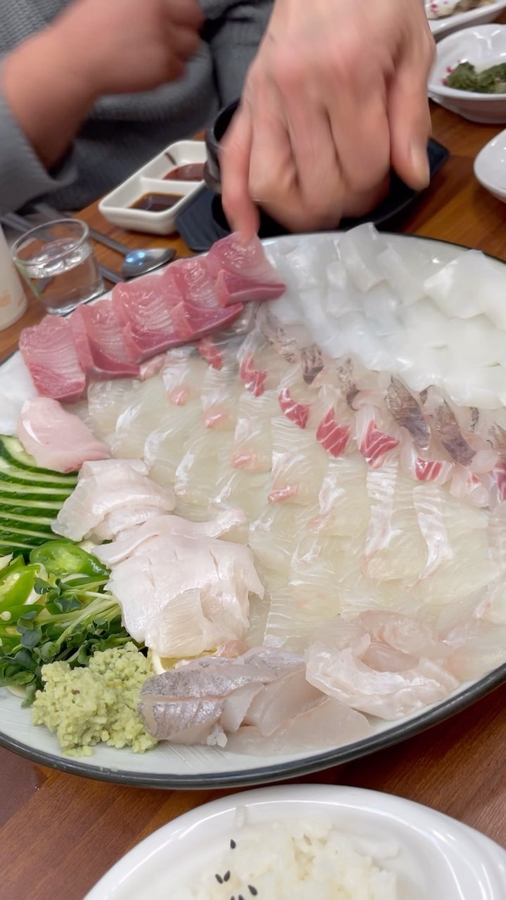 칠곡횟집은 무.적.껀 요집이징 ✌🏻

섞어 대(4인) 8만원

#칠곡횟집 #태전동맛집 #잘떳다산오징어 #대구횟집 #칠곡맛집 #태전동맛집 #매천지구 #매천동맛집