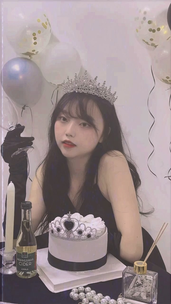제 Birthday 축하해주신 everyone 정말 thank u 해요
I am 감동이에요~🤍🖤