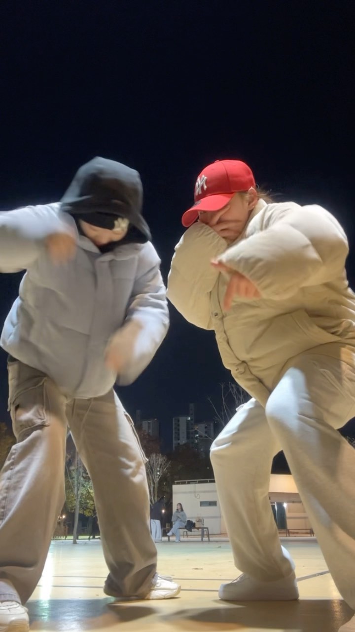 🗽
.
.
.
.
.
.
#reels #reelsinstagram #reelsvideo #reelsinsta #fyp #fypage #fyppage #fypchallenge #fypreels #reelstrending #korea #dance #dancer #dancechallenge #dancers #dancevideo #dancelife #winter