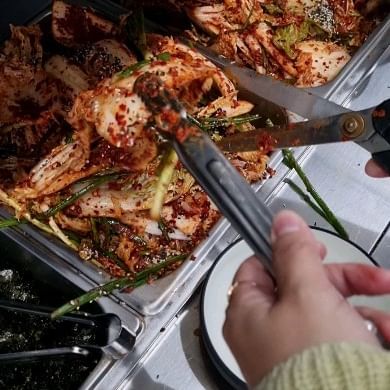 추울땐 #칼국수맛집 
국물 끝내주고 
매콤김치 맛있는집

11시30분 오픈이지만 
11시20분까지는 꼭 가야되는
#오픈런집

늦게가면 줄서는거 각오해야됨ㅎㅎ

다시봐도 또 먹고 싶다

📍약전골목원조국수
📍11:30~18:00
📍일요일휴무

#일상#대구맛집#대구칼국수맛집#칼국수#김치#매콤김치#좋아요 #약전골목원조국수