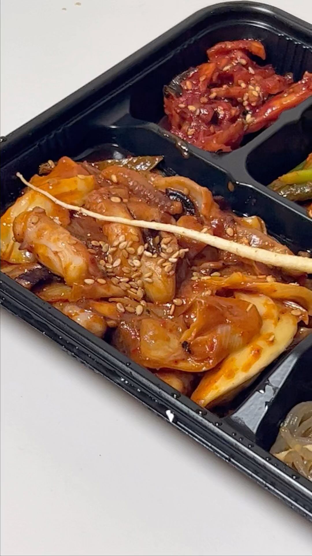 천연 발효양념과 효소만을 고집하여 깨끗한 감칠맛을 자아내고! 입안을 가득 채우는 담백함으로 재료 본연의 풍미를 살린 #정성가득 #도시락

전화번호
010-5858-3547

​

주소
대구 수성구 수성로 20길 49 1층
마음찬도시락

영업시간
매일 11:00~20:00
19:30 라스트오더
휴무없음

#마음찬도시락 #대구상동맛집 #대구도시락배달 #대구단체도시락 #명장 

@maeem_chan