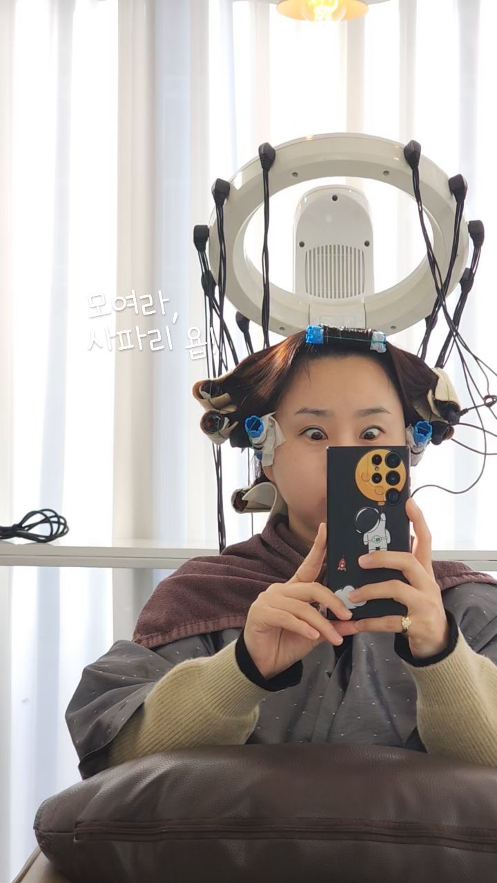 #모여라눈
묭실에서 심심할 때, 사파리 만들기!
머리하는 내 모습이 너무 못생겨 보인단 말이지🤔
평소보다 더 못생겼단 말이지..
애미야~~미용실 거울 좀 바꿔줘~~~

#예뻐지는중 #머리할때됐다 #셋팅펌의정석 #일케요 #예쁘게해주세요 #머리하는날 #예뻐져라예뻐져라 💕