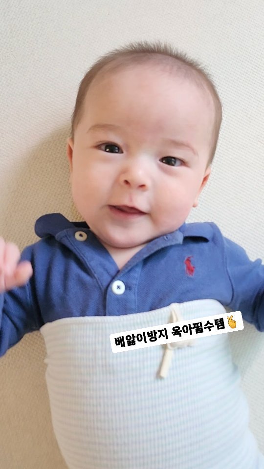 #협찬 이불 매일 발로 차는 우리 둘째아들 배 따뜻하게 지켜주는 #배앓이방지 육아템🔥

부드러운 순면 재질이라 맨 살에다가 입혀도 괜찮고
신축성이 아~주 좋아서 옷 위에 입혀도 갑갑하지 않아요🙉

매일 배가리개 입혀주고 있으니까
이불 발로 차도 별 걱정이 안되네요😉

Brand @agazzang_official 
Baby @derek_malloch 

#아가짱 #배가리개 #육아용품 #육아템 #아기실내복 #혼혈아기모델블레이크 #혼혈아기모델 #혼혈베이비모델 #5개월아기 #토끼띠아들