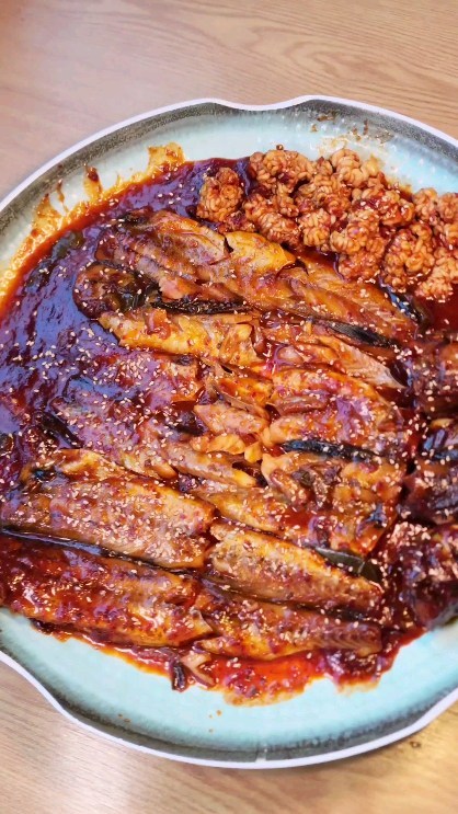명태찜은 명태명가👍

양념이 맛있어 명태를 안좋아하는 사람들도 맛있게 먹을 수 있는 맛집이예요.

콩나물과 명태, 고추를 김에싸서 먹는걸 추천드려요!!

📍명태명가 신방화역점
📍주소: 서울 강서구 초원로 72 1층
📍매콤 명태조림 2인 31,000원
  동태전골 27,000원

#마곡 맛집 #방화동 맛집 #방화동 술집 #명태명가 #명태명가 신방화역점 #코다리찜 #마곡 코다리찜 #Kfood #먹스타그램 #맞팔 환영