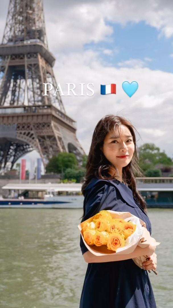 오랜만에 사진첩에서 파리 스냅 촬영본 발견🇫🇷🩵 올해 잘한 일이 몇가지 있는데 (셀프 격려+칭찬 잘하는편🙆🏻‍♀️) 그 중 하나는 용기내서 혼자서 유럽을 다녀온 것! 물론 가서는 “오빠랑 같이 왔었어야 했는데🥹😭🥲” 타령을 하긴 했지만.. 스냅으로 이렇게 남겨두길 정말 잘했다!
.
.
#paris #paris #parisphoto #effel #effeltower