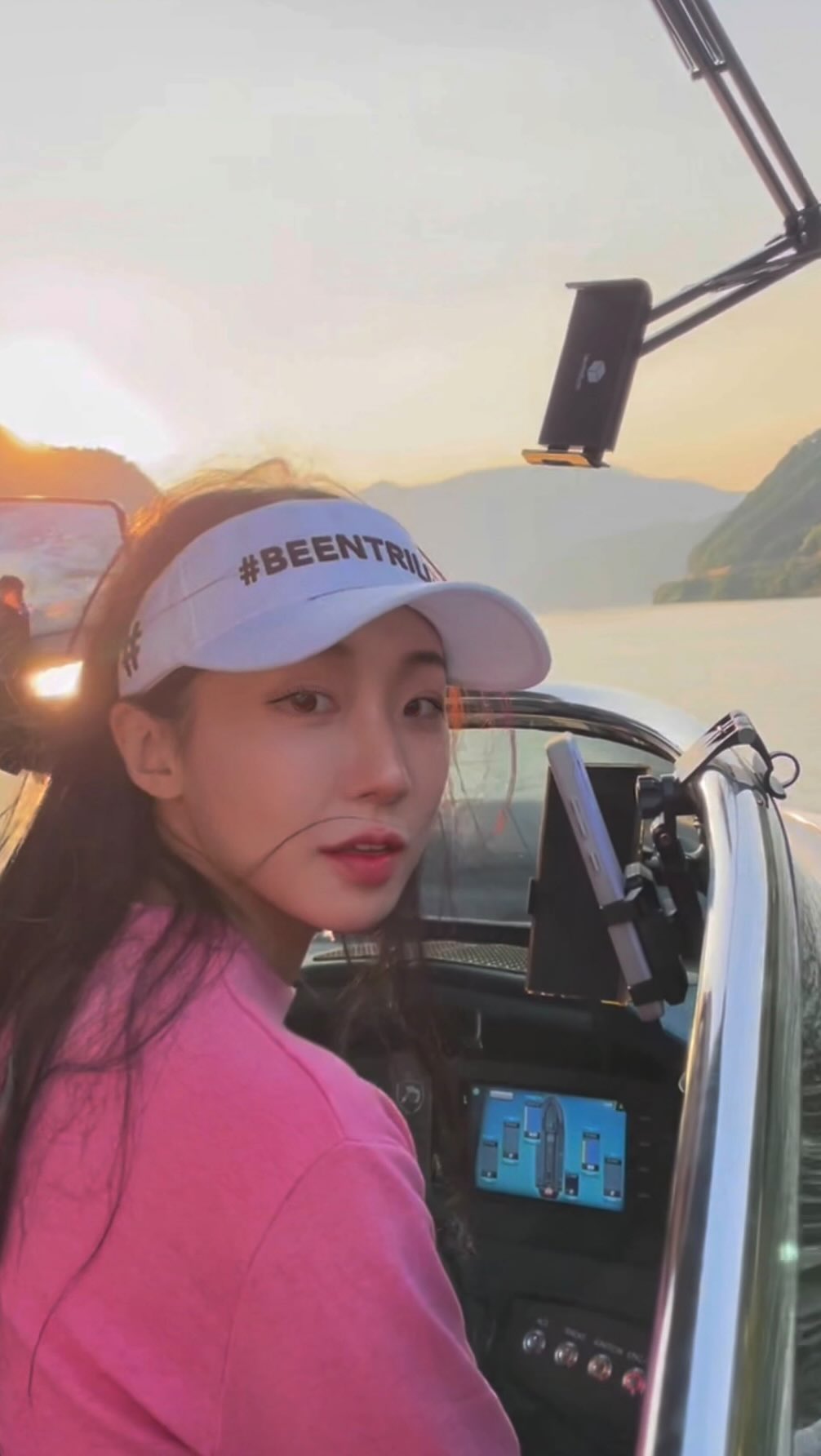 서핑 타는 시간보다 더 많아진 배 운전하는 시간⛴️
해질녘 노을이 이뻤던 오월 어느날

#배운전 #웨이크서핑 #라이온서프