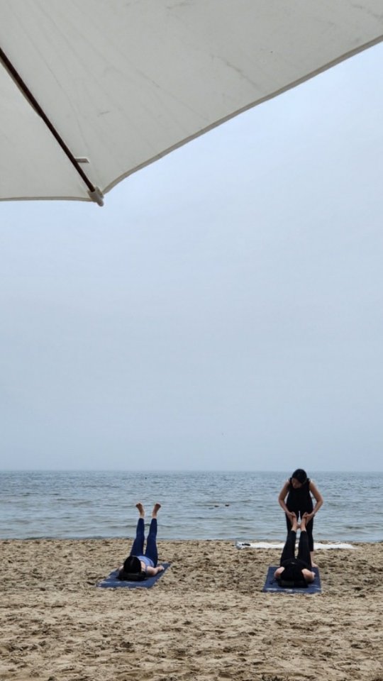 #포항여행

쫄래쫄래 걸어간 영일대에서 모닝 필라테스 🌊 운동내내 들려오는 잔잔한 파도소리가 너무 좋았다 :) ❤