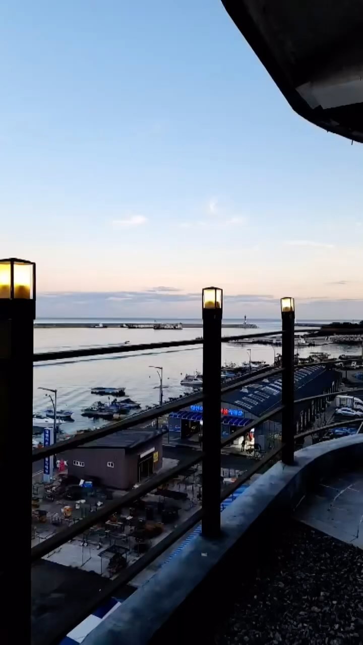 부산 여행오면 바다뷰 숙소에서
머물고 싶은데 이번에 낭만적인
바다뷰를 감상할 수 있는 감성펜션을
찾았는데요.

전객실이 바다뷰가 보이는 테라스가
있어 시원한 바다뷰 배경으로
바베큐파티 너무 좋아~^^

가족,연인,친구들과 함께 연말
추억만들기 좋은 기장 바다뷰펜션
#GB골든베이

#골든베이#GB골든베이#기장GB골든베이#기장펜션#송정펜션#부산펜션#부산풀빌라#부산바베큐#부산펜션추천#대변항펜션#기장펜션추천#부산숙소#부산가볼맛한곳#기장가볼만한곳