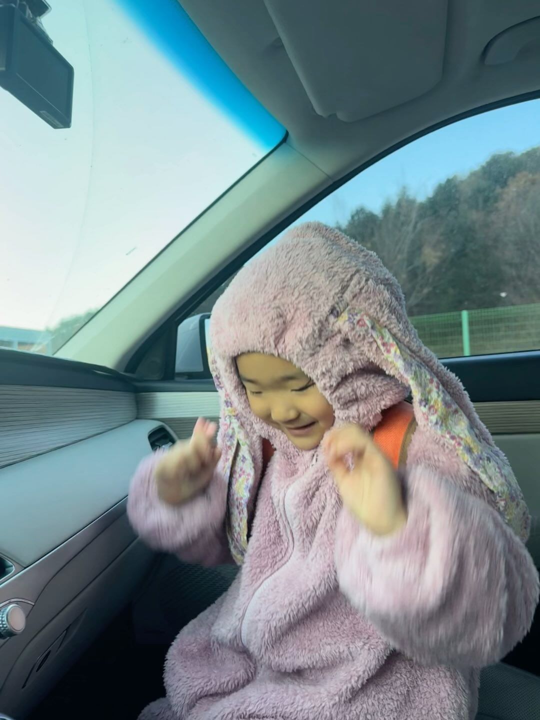 ̶͈̑◡˂̶͈̑

아침 등원하는데 귀엽게 춤추는
 딸랑구 💕