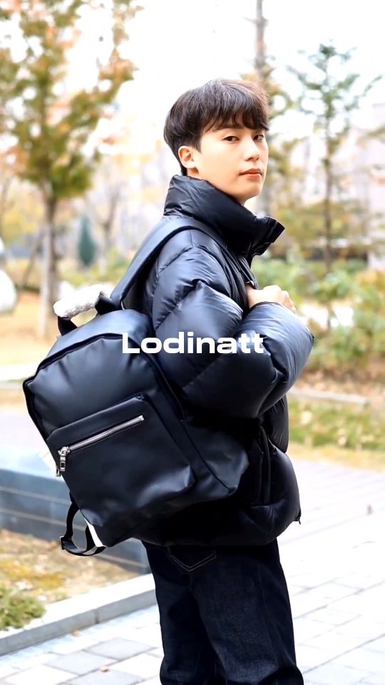 #광고
@lodinattofficial

 - 겨울에 어울리는 뽀글이 스트랩 + 뽀글이 핸들 
 - 700그램 초경량 백팩
 - 방수코팅 원단이라 비오는 날에도 안심
 - 두텁고 폭신한 어깨끈이라, 오래 착용해도 어깨가 편안
 - 사이드 포켓에 들어가는 파우치 윗쪽 스트랩을 교체가능 (7가지 컬러 스트랩이 있어서, 그날그날 데일룩에 맞게 깔맞춤-컬러매치-가능!)

#백팩#직장인백팩#비즈니스백팩#여자직장인백팩#직장인백팩코디#여자비즈니스백팩#30대여자백팩#20대여자백팩#40대여자백팩#여성백팩#여자여행용백팩#15인치노트북백팩#겨울백팩#여자백팩