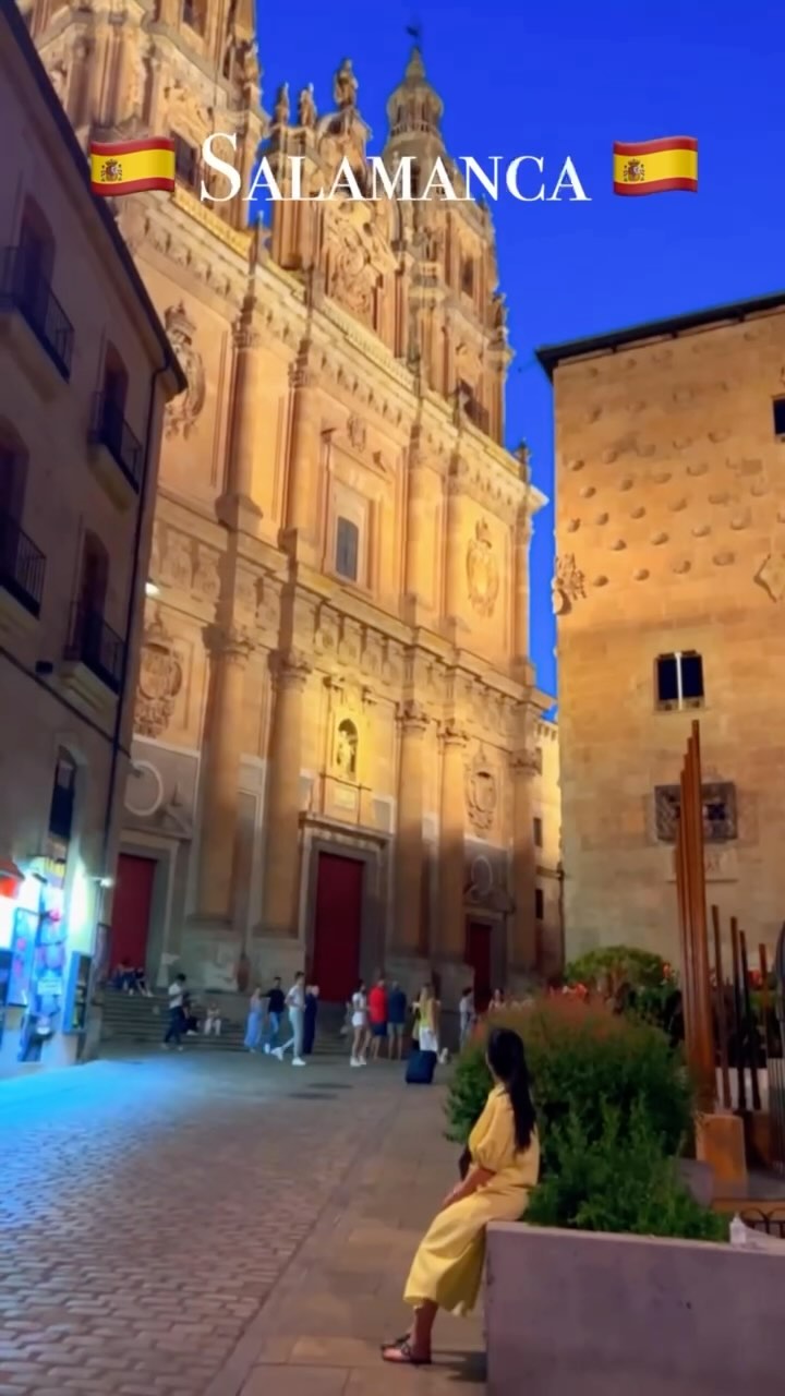 🥓 🇪🇸 🏰 🌕 🫶🏻 #salamanca #spain #🇪🇸 #jamon #salamancacathedral #universidaddesalamanca #casadelasconchas #spaintravel #salamancafrog