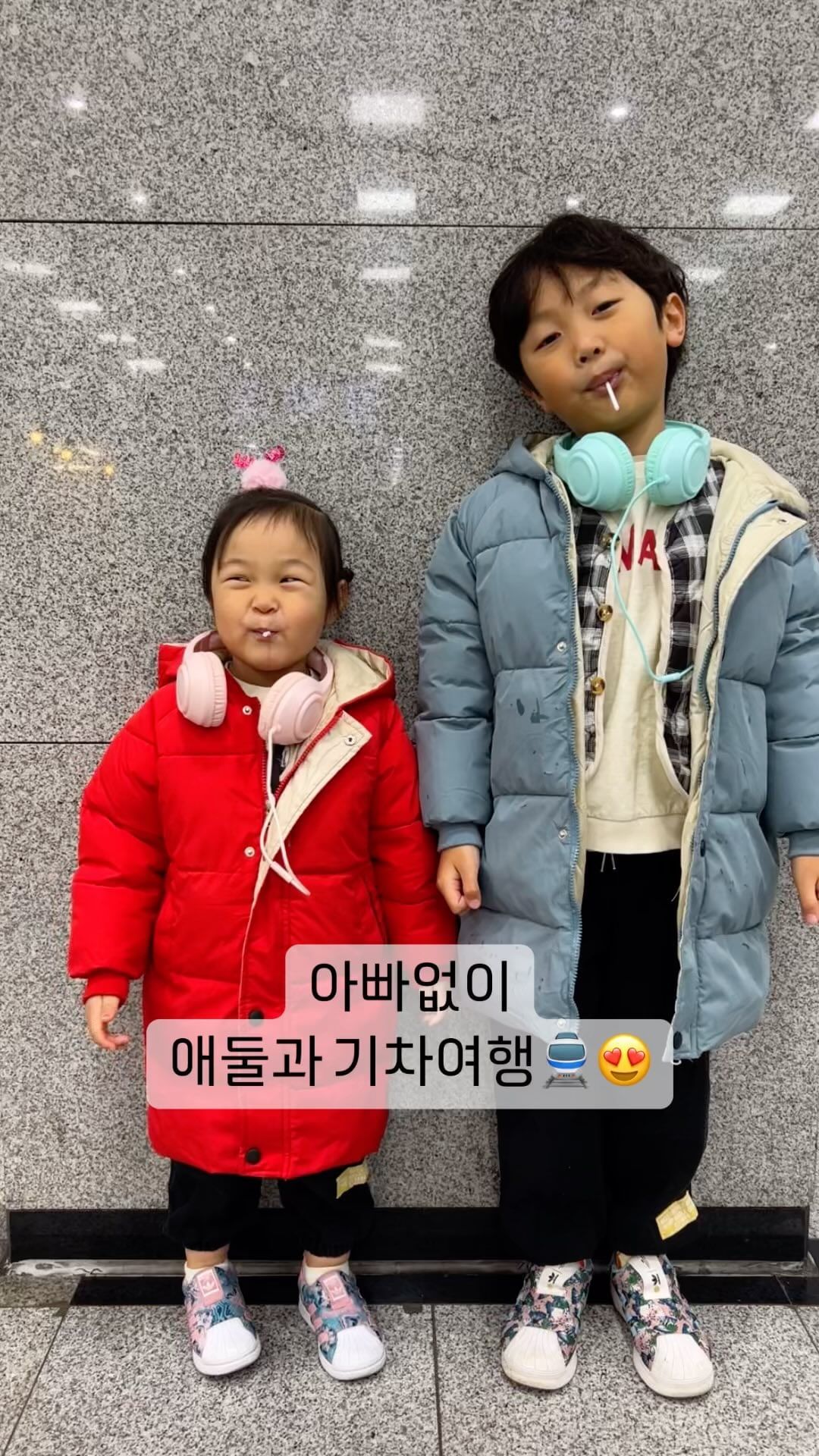 운전 못해도 기차타고 어디든 갈 수 이써〰️❤️
아빠없이 애둘과 떠난 #기차여행 너무 재밌어😆😆😆

우리 즌이 (@__xxi._.eun___)
행보기 낳기전에 보겠다는 생각으로 무작정 동대구행🚆
기차역으로 데리러오구 데려다주는
워니가 (@w0n._.1) 있어서 #뚜벅이여행 걱정없었음🫶🏻
이불에 베개커버에 소독스프레이까지 바리바리 싸들고 온 희정이도 (@choice0529) 최고👍🏻👍🏻👍🏻

#전국구육동이들 4번째 모임두 성공❤️❤️
애들도 다투지 않고 서먹해하지 않고 잘 놀아서 너무 좋다😍😍
다음에는 완전체 모두 모이자😊😊😊😊

@seol.baek.0321 @hwa._.yeon84 @jjhk____ @alsrud0836

 

 
#화니네여행 #기차여행 #대구여행 #뚜벅이 #무궁화호 #새마을호 #동대구역 #구화니주니그램