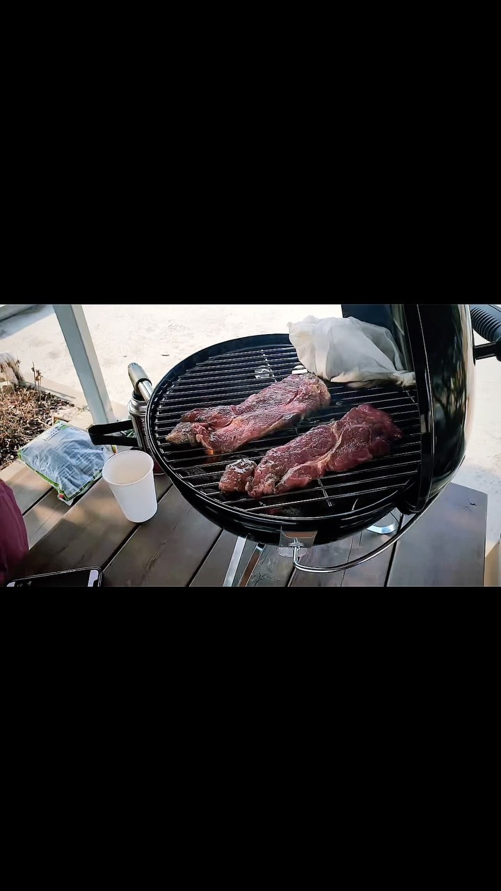 #weber 
#webergrill 
#smokeyjoe
#침니스타터없이숯만들기
#소고기바베큐
#숄더렉스테이크
#캠핑요리
#이제곧캠핑시즌
#⛺️⛺️⛺️⛺️⛺️⛺️⛺️⛺️⛺️