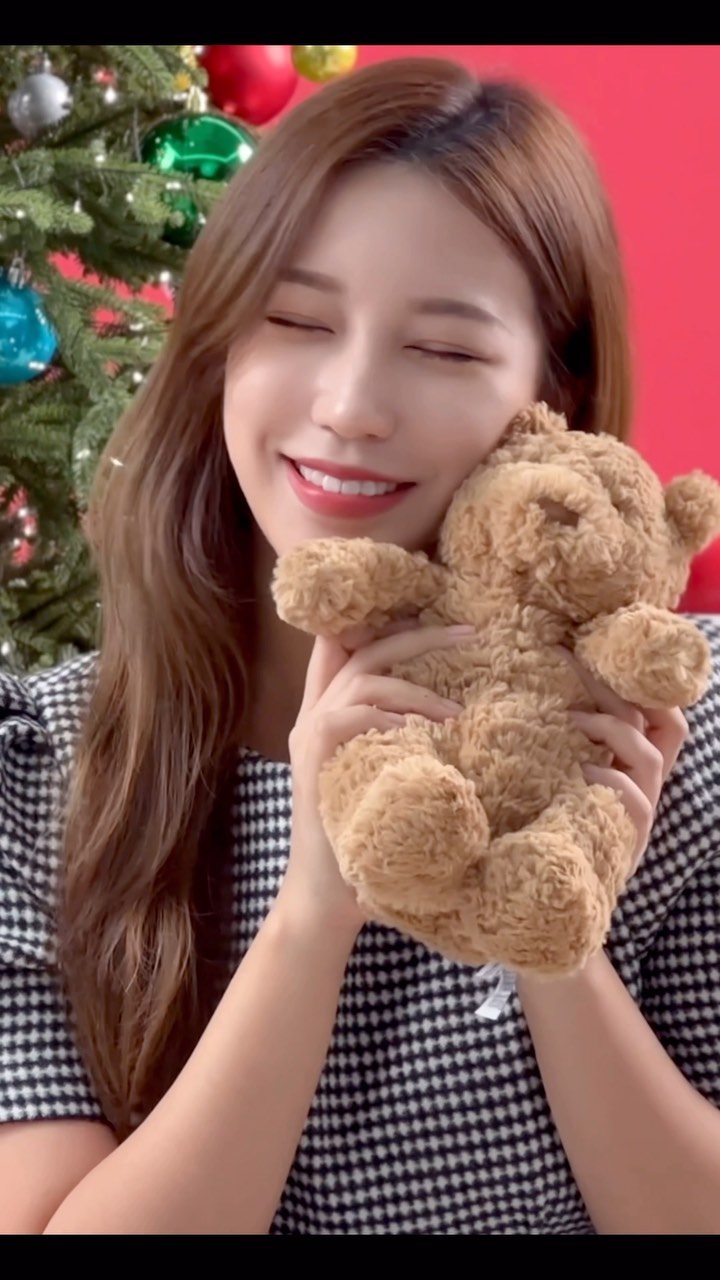 🎄포동포동 권예슬 근황🎄
크리스마스 기분 내러 갔는데 예쁜 사진은 기본
릴스 전용 영상까지 찍어주는 최고의 작가님✨

📷. @donkeyphoto @ff__studio_ 

#크리스마스촬영 #프로필사진 #미스코리아
#프로필사진촬영 #모델 #christmas