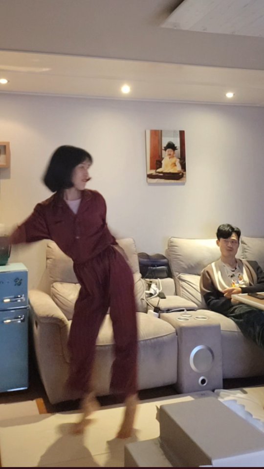 어서와 오랜만이지...? 이상한거 해달라고 마니 보내줘서 감솨해열
육아맘들 힘내쟈요

@sunae628
@hwai_mom
배틀 드루와드루와
 

#혁두챌린지 #혁두댄스챌린지 #혁두 #모혁두 #릴스챌린지
#엄마들의릴스중독
