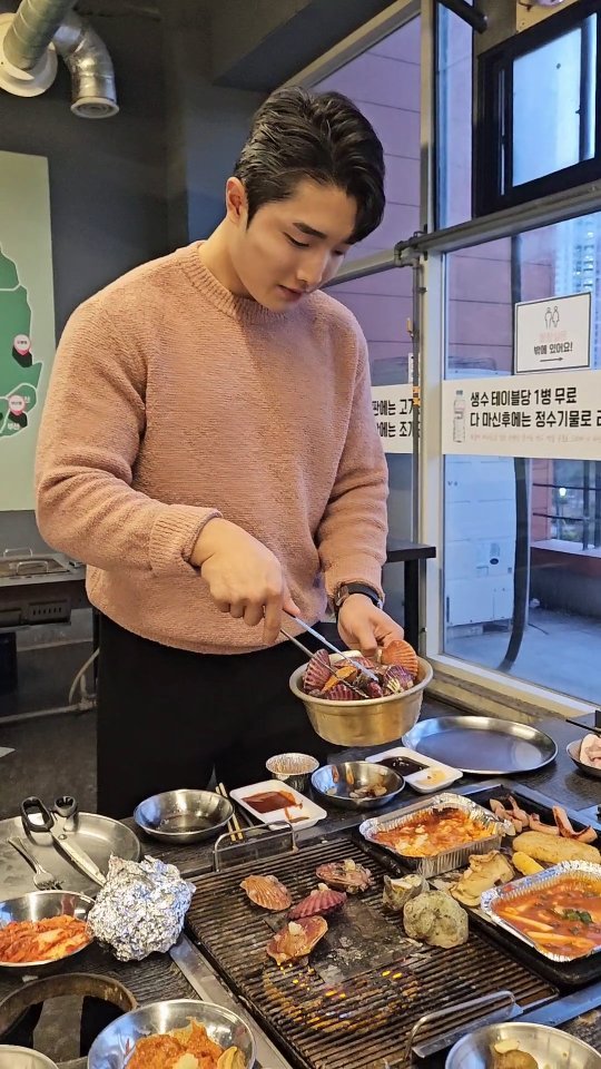 #부산명지조개창고

✔️육, 해, 공 시간제한 없는 무한리필 집

살아있는 신선한 조개를 바로 들고 와 
구워 먹을 수 있어 아주 대만족스러웠던 곳👍

제가 제일 좋아라하는 가리비 맘껏 먹었어요
(입에서 살살 녹음)

주차가 편리하고 식당 내부가 넓어서 
미음 편히 식사 가능했던 장소

명지 조개창고 꼭 가 보시길 강추👍

#명지동맛집 #강서구맛집 
#명지동핫플 #명지동술집
#부산강서구맛집 #부산조개창고명지점 
#조개창고 #조개구이맛집 
#조개구이무한리필 #무한리필맛집