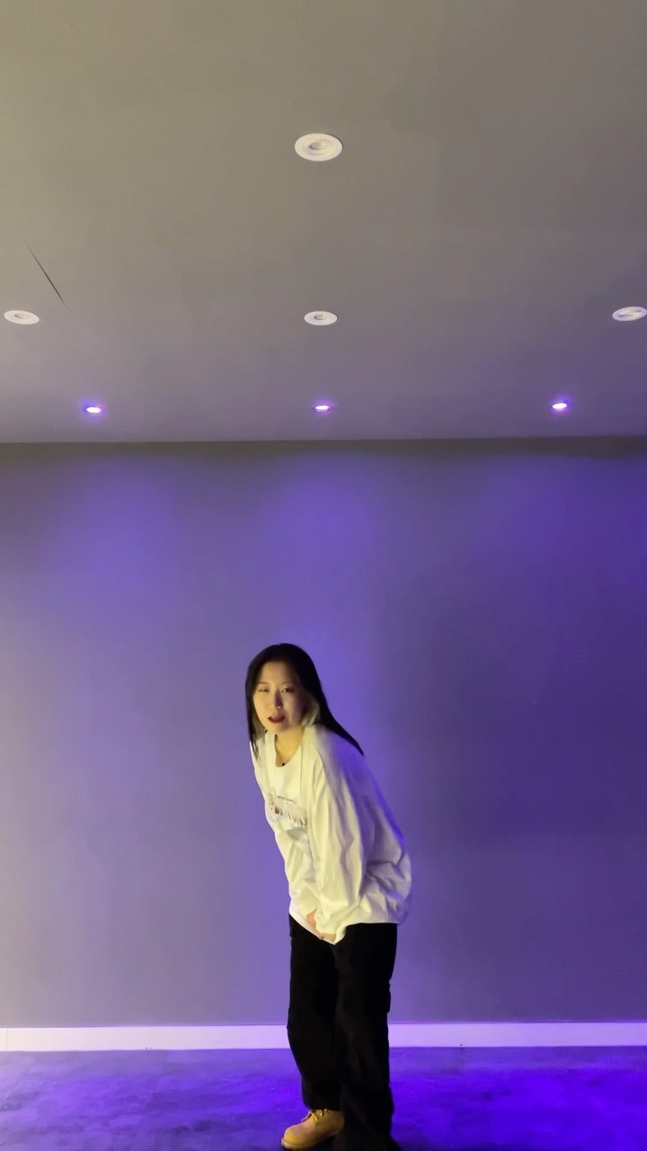 Bad Ne~ws!!🤘🏻
.

🎵@kissoflife_s2 - #BadNews

.
.
.
.
#KissOfLife #키스오브라이프 #Badnewschallenge #dancechallenge #coverdance #dance #kpop #fyp