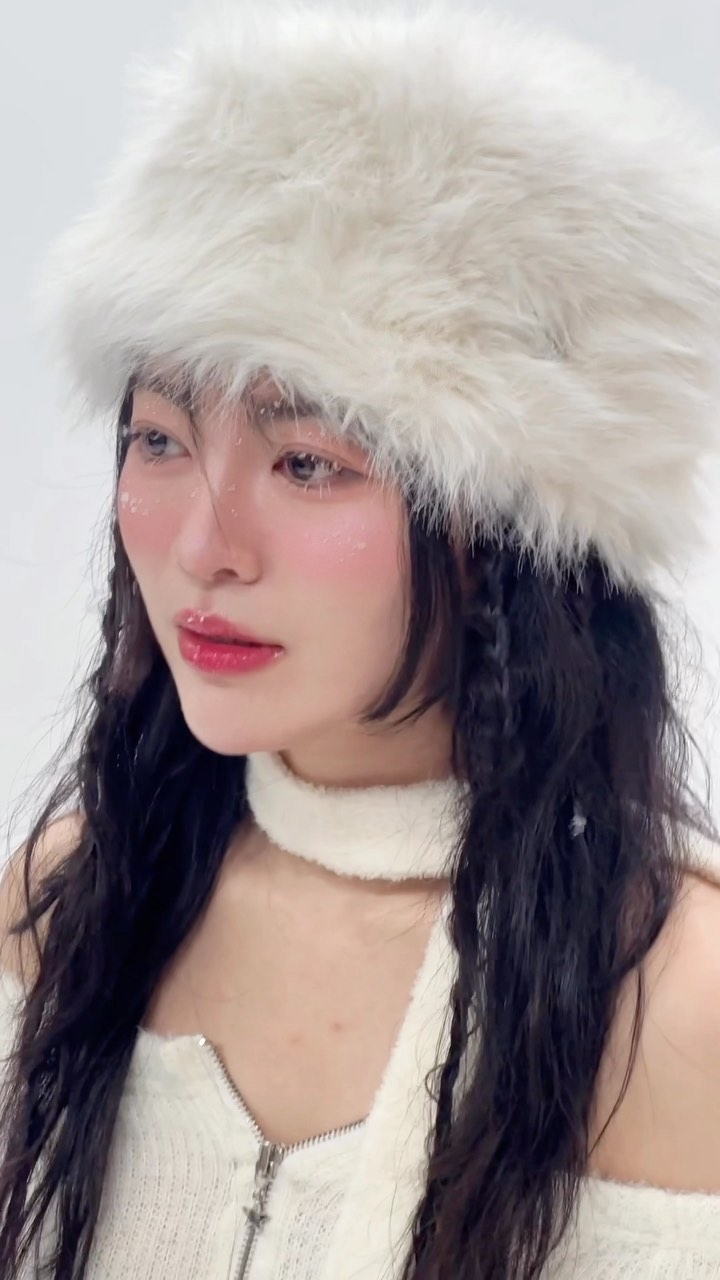 바쁘디바쁜 촬영현장 ෆ #slavicgirl ❄️ 
-
촬영하나에 이렇게 많은 정성이 들어간답니당💙
사랑해요 나의 어벤져스 요정들..
M. @makeup_ming 
P. @sun_foto 
-
-
#여자모델 #렌즈모델 #slavicgirlchallenge #촬영현장 #여자배우 #모델에이전시 #겨울스타일링 #화보촬영 #털모자 #챌린지