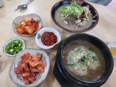 #제주도 #먹부림
날씨 는 조금 아쉬웠지만..
그래도 잘쉬고 잘놀았다
-
이제 휴가 끝ㅠㅠ
#다시일상으로
-
-
-
#먹스타그램 #여행 #제주민속촌 #휴가 #밥
#고기 #고기국수 #랍스타 #김밥 #접짝뼈국 #instagood #ootd #me #dailylook 
#서귀포 #성산 #제주시 #selfie #셀카 
#셀스타그램 #얼스타그램 #좋아요 #소통 
#likeforlikes #일상 #daily #복귀