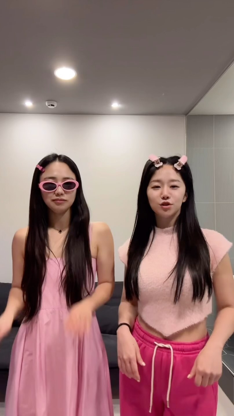.
그냥 빵댕이만 흔들 줄 아는 풍뎅이 둘 👀
댄스학원 추천 좀 !!! @free__jenny