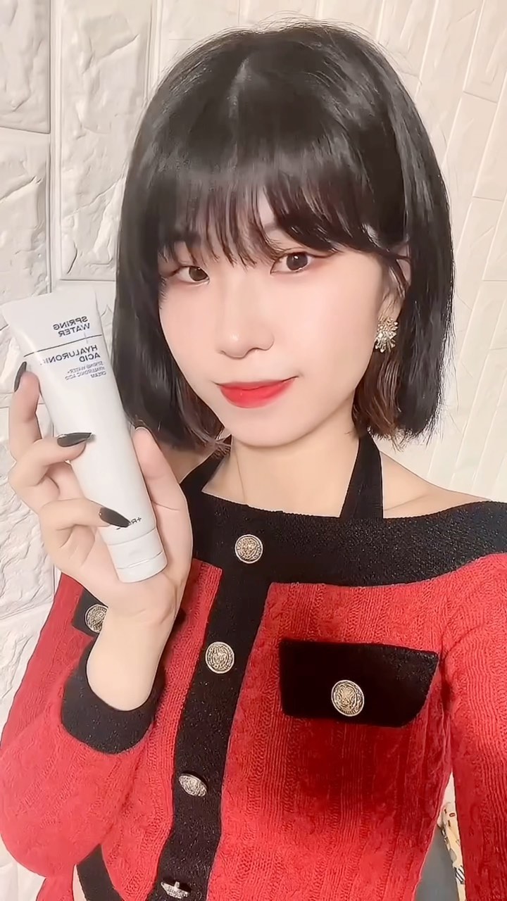 #협찬 8중 히알루론산과 스프링워터의 만남 🌊
#플러스리얼 @plusreal_official

저분자, 중분자, 고분자를 모두 담은 8중 히알루론산 크림!
플러스리얼의 크림은 민감성 피부 무자극 테스트와
독일 더마테스트도 통과되었으니까 예민성 피부에도 딱!

수분 충전을 위한 시너지 수분 크림 💧
겨울철, 민감성 피부들을 위한 수분 솔루션

#plusreal #수분크림 #히알루론산크림 #수분크림추천 #민감성피부 #민감피부 #민감성크림 #민감성화장품