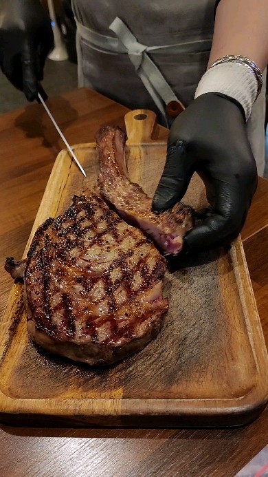 @silversun01 언니덕에 맛있는 고기 찹찹
밥만 먹고가기가 미션이였는데
언니덕에 술이 술술술
감사합니다❤️❤️❤️