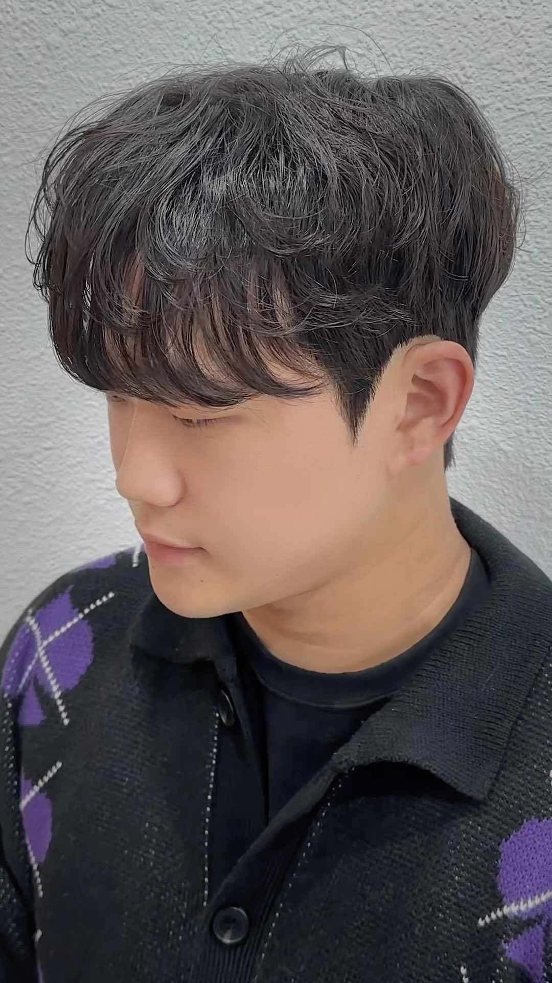 다운펌 장인 다미실장입니다🫡
컬이 많으면 무겁다? ❌❌
요즘 대세 #시스루쉐도우펌 해보시면 그런말은 쏙 들어갈거예용
무거운 바가지,일자앞머리 스타일 말고 결감 살아있는 스타일로 더 예쁘게! 더 자신있게! 더 손쉽게!
.
#용호동미용실 #반지동미용실 #창원남자머리 #남자머리스타일 #남자머리추천 #헤어컨설팅미용실 #가꿈헤어바이휘