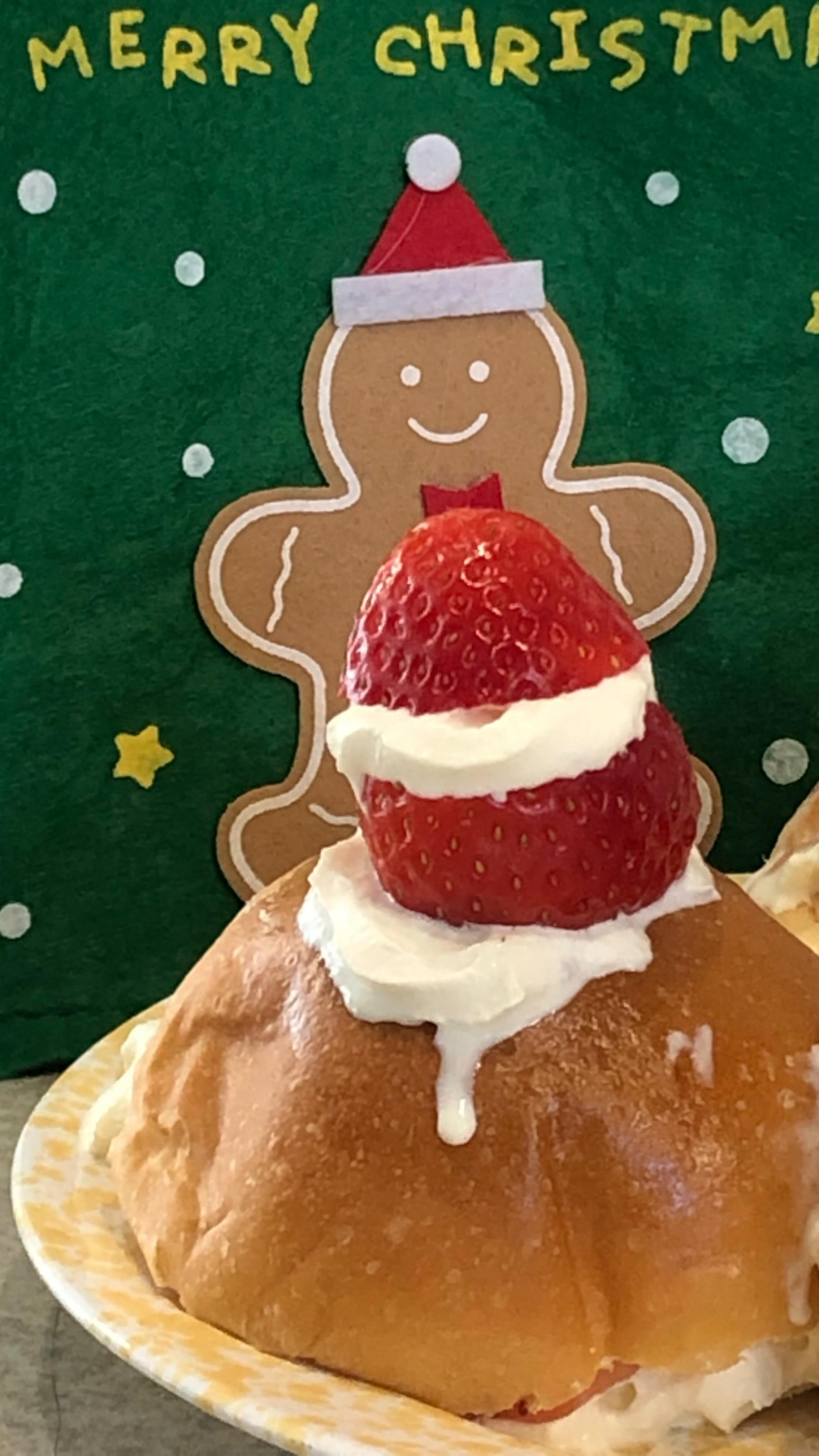크리스마스케이크를 집에서 만들어봤다! 
🎄🎂🎅🧁🎄😯🧑‍🍳🤦🏻‍♀️😜

#크리스마스케이크 #크리스마스케이크만들기 
#산타케이크만들기 #산타케이크 #엉망진창
#맛은꾸르맛 #merrychristmas