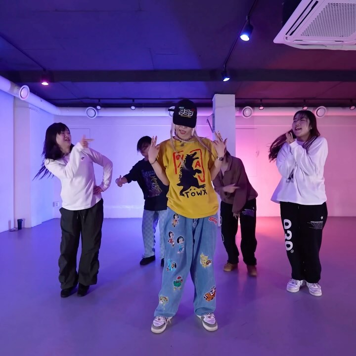 생일 Birthday @lobonabeat !
생일에 생일 안무 올리기 얏호🥳🎂
즐겁게 움직여줘서 더 즐거웠어요 사랑🥰🩵
이번주도 재밌게 가요 날이 추우니 몸 조심 하시길

@uplydance_ @__eaude__ 🩷
.
.
.
.
.
.
#lobonabeat #birthday #billstax #hiphopchoreo #reels 
#dancechoreography #안무 #생일 #코레오 #힙합