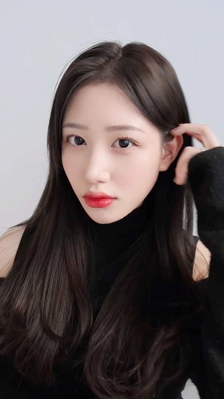 #협찬 물머금은듯한 메리쏘드 앵두픽 글로시 틴트🩷
@merythod_official 
01.코랄피아 발색해 봤는데 너무 예뻐서 언니가 보자마자 가져갔오요ㅋㅋ 
엄청 글로시한데 끈적이지 않고 착색이 정말 끝내줬던,,🫶🏻

#메리쏘드 #merythod #메리쏘드앵두핏글로시틴트 #앵두핏글로시틴트 #메리쏘드틴트 #글로시틴트 #앵두핏틴트 #촉촉립 #글로우립 #물먹립