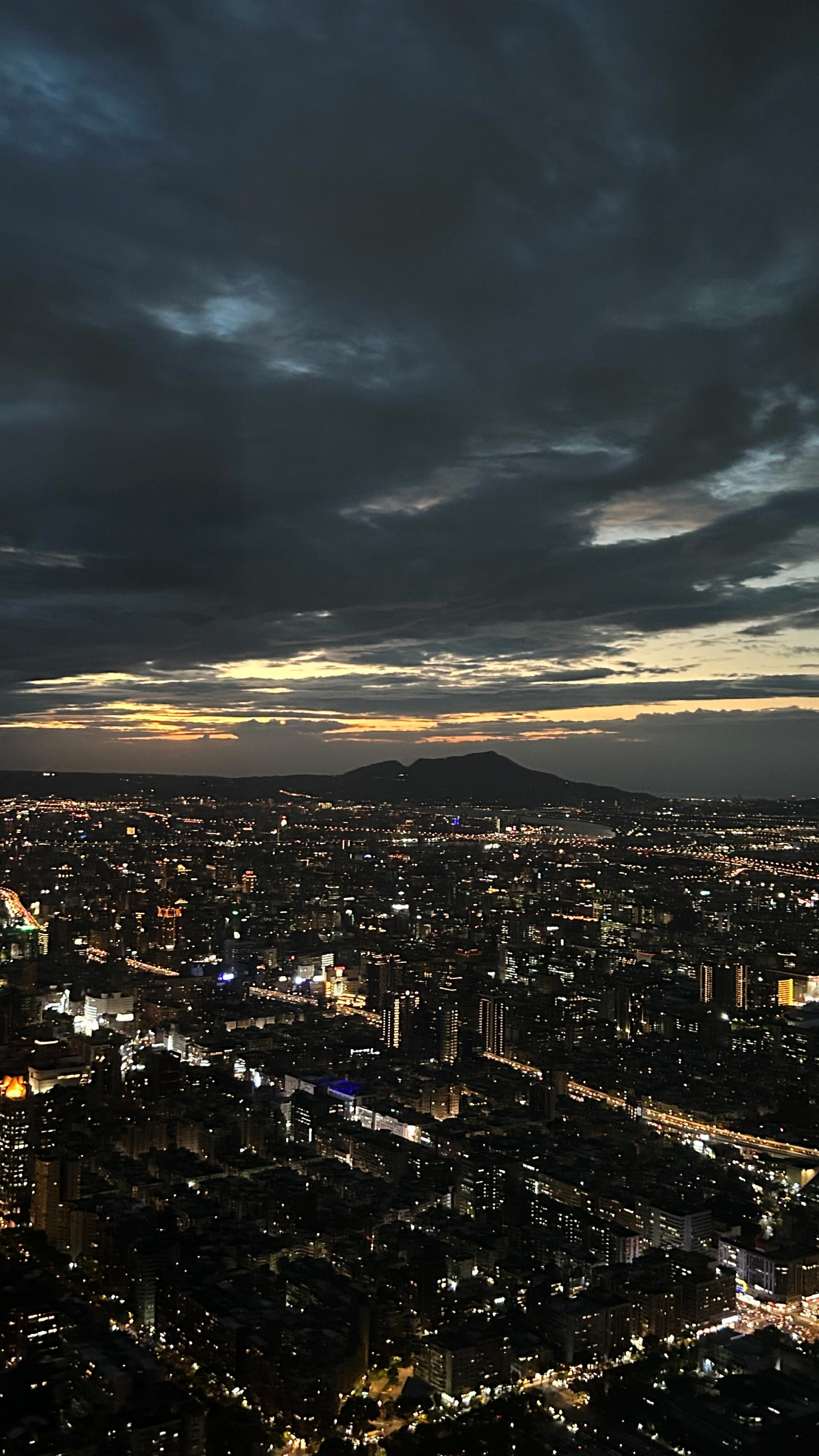 会不会你也和我一样在等待一句 我愿意。