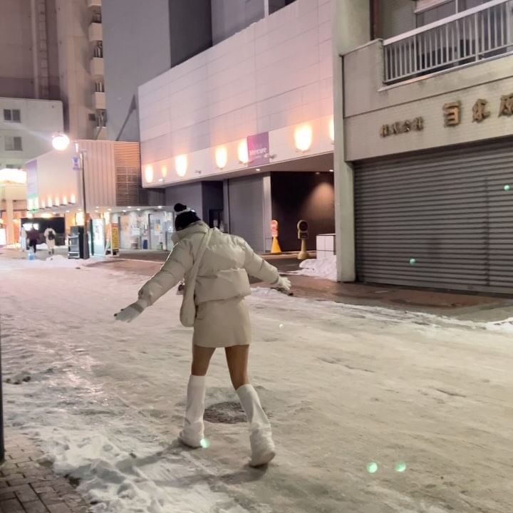 반전

(미끄럼방지스프레이 뿌려서 안넘어지지롱🤪 삿포로는 무조건 미끄럼방지 스프레이 필수템!!)
주머니에서 손빼기⭐️
다치지말기!!!
