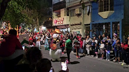 .
#크리스마스퍼레이드🎄
.
에버랜드 퍼레이드만 주구장창보다가
트랙터가 이끄는 퍼레이드는 뭔가 신선💫
.
좋은 날이였다🥳
.
.
#몬테레이생활
#멕시코주재원
#클라우티어공원
#쓰리뽀는몬테레이🎈