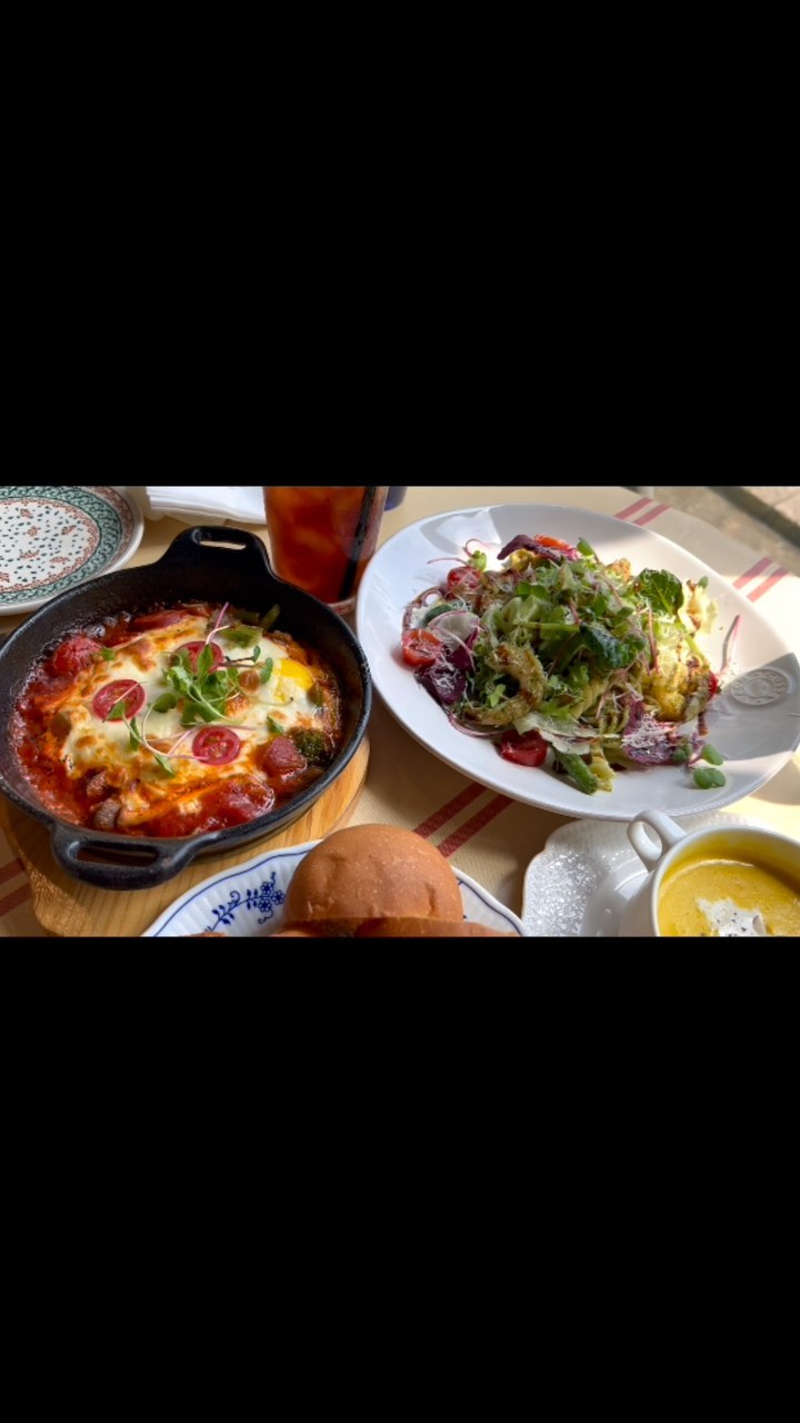 평화로운 토요일 낮에 좋은사람과 브런치라니,,
행복 그 잡채 🫶🏻