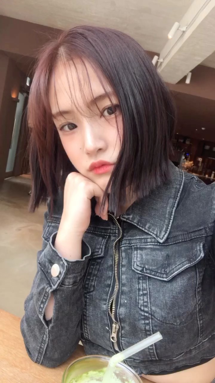 릴스는 잘모르겠구 머리가 너무 맘에 들오
첫단발인데 쌤들 라뷰예요ㅠㅠㅠ💕💕
@seungah_d @2_niiiiiii 
.
.
.
#단발#테슬컷#염색#첫릴스