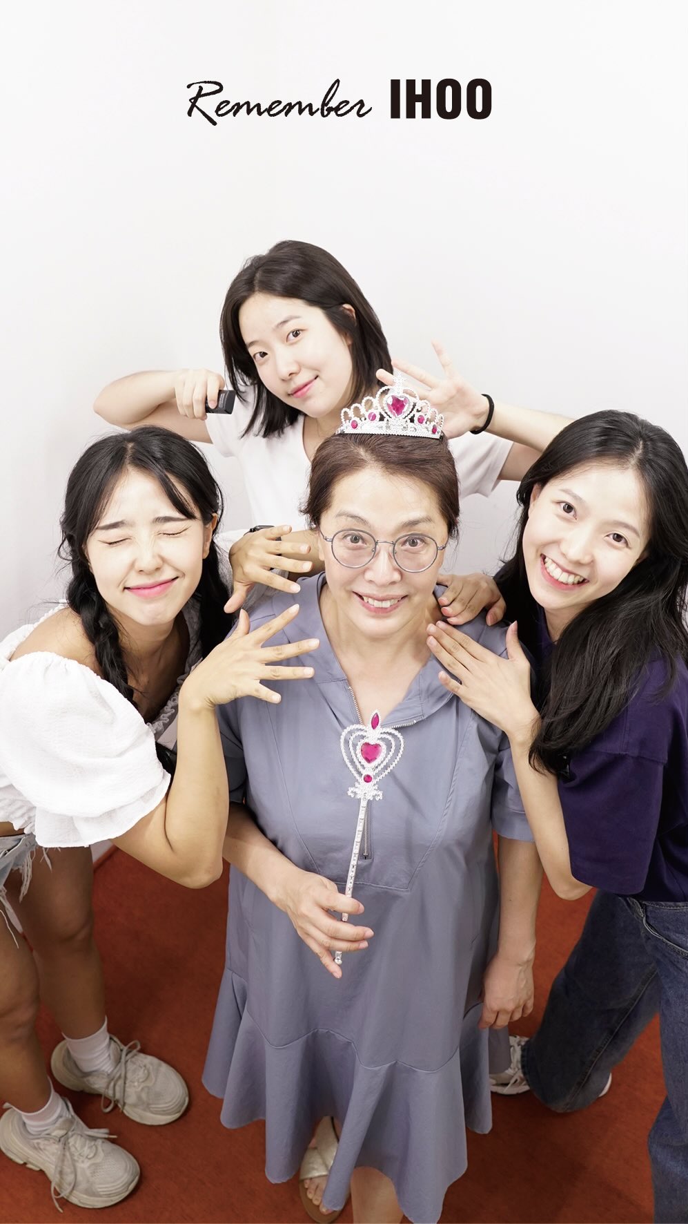 아빤 다음에 껴줄게~ 💖☺️

세자매 모두 치아가 큰건
엄마를 닮았나봄 🤓

완전 대~~만족인 
@studio_ihoo 
이후사진관에서 사진촬영 

📍이후사진관
서울 마포구 독막로18길 27 1층 이후 사진관

하이앵글셀프사진 50.
.
.
.
#셀프사진관 #셀프사진스튜디오 #홍대셀프사진 #상수셀프사진관