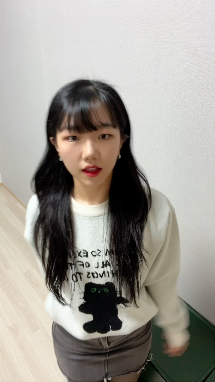 This love is maniac 🎶

이사하는 중인 집에서👀

LMR #블랙프라이데이 12월 3일까지❤️‍🔥
#LMR #엘엠알 #LMR크루 #샹뇽이 #니트