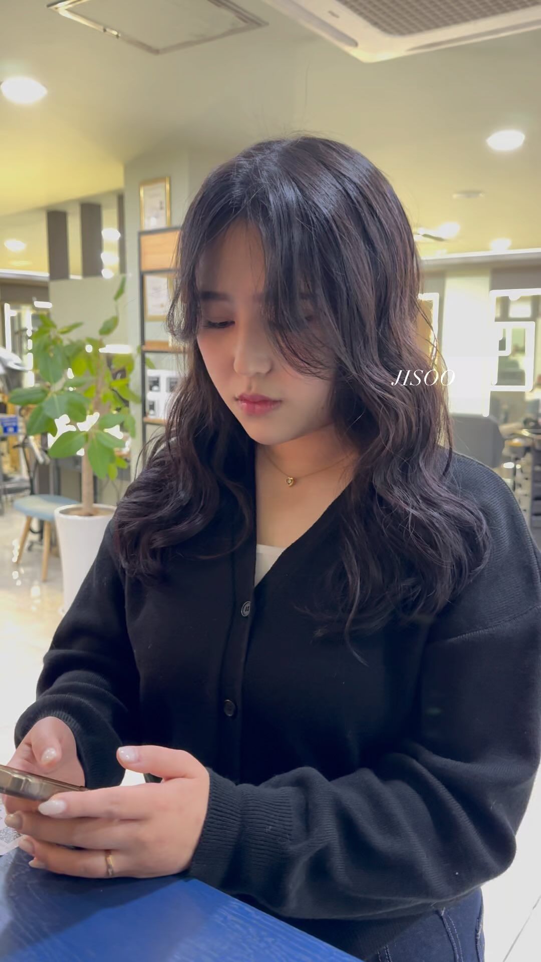ෆ 지수STෆ 
. 
#레이어드컷 후 #구름펌 
손질 쉬운 펌중 하나🎀🌷
.
예약은 프로필 링크🌈 문의는 디엠📩
 (첫방문 네이버 예약시) 30%로 할인
.
.
#대구 #동성로 #동성로미용실 #대구미용실 #비바이헤어지수 #동성로염색 #동성로탈색 #물결펌 #레이어드펌 #동성로단발 #대구수험생 #수험생할인 #동성로레이어드컷 #수험생이벤트 #복구염색  #동성로핫플 #비바이헤어 #동성로레이어드펌 #문의는dm #팔로우 #좋아요  #좋아요반사 #likeforlikes #좋테  #instagood #大好き #いいね返し #いいねした人全員フォローする