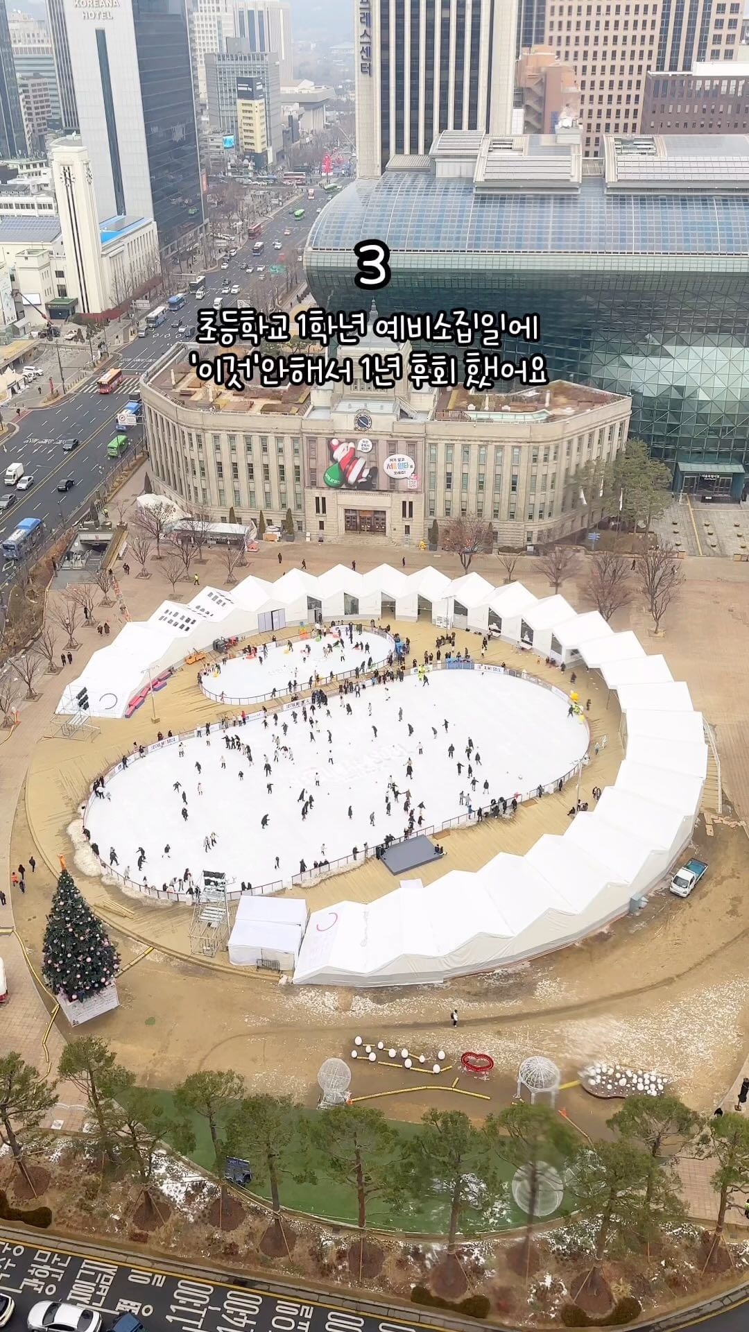 친구와 싸우고 과격한건 아니였지만
6살때도 진득하게 앉아있기 힘들어하고
좋아하는건 열심히 하지만 싫어하는건 하라고하면
몸 배배꼬고 이게 왜 해야해..하며 울고
정리같은 기본생활습관 잡는것도 또래보다 힘들었어요

한번은 아이가 6살때 이야기하더라구요
”엄마 나는 그러고싶지 않은데 내가 친구들을 다치게 할까봐 힘들어“하며 엉엉 우는데
늘 또래보다 머리 하나 컸기에 지나가다 서로 부딪혀도
친구가 튕겨나가니 그 친구는 ”얘가 때렸어“라고 이야기하고
제 아이가 더 혼나니 긴장도가 매우 높게 나오더라구요

미술치료,심리치료,행동치료 제가 데려갔어요
사실 ADHD의심했지만 제가 인정하고 싶지 않았나봐요..
병원안가고 큰 센터에 다녔고 원장님께
ADHD검사해야하지않을까요 여쭈었을때
절대 아니라고 안해도 된다고 하셔서 믿고는
6,7세 2년동안 반년에 4-500만원씩 써가며
센터 열심히 다녔어요

그렇게 6세 때 이러한 이유로 센터 다니고 있다 원에
이야기 한 후로 같은반 친구와 길에서 우연히 마주쳤을때
”얜 어린이집에서 매일 혼나요!“하는말에 무너졌고
선생님의 애가 문제인데 어쩌냐는 냉소적인 태도에
7세 때 원을 옮기면서도 편지로 이러한 문제가 있고
이러한 치료를 받고 있다 보냈을때도 회신도 없으시던 모습에
먼저 단점을 이야기하는것에 비관적이게 되기도 했고
그렇게 센터 치료를 2년이나 다녔는데 초등학교에선
좀 낫지 않을까 했던 마음에 예비소집일에 그랬던 것 같아요

그렇게 입학하고 일주일쯤 담임선생님께서 바로
병원데려가서 검사하라고 하시더라구요
그래서 네!하고 그날로 예약잡아 바로 갔어요
그 때 선생님의 단호한 말씀이 없었더라면
전 아직도 제 아이를 정신과에 데려가서 종합검사를 시켰을까...?
솔직히 확신할 수 없었을 것 같아요
그래서 선생님께 정말 감사드려요

풀배터리검사라고 장장 4-5시간동안 온갖검사를 다 하고
결과는 경계성ADHD라고 정상과 ADHD의 경계인데
선천적인게 커서 약물치료를 요했어요

말을 조리있게 하고 어휘력 부분은 높은데
선천적으로 집중력이 또래보다 많이 떨어져서
오래 앉아있는것은 다른 아이들보다 몇배는 더 힘들거고
외부 자극을 견디는 것을 힘들어한다며
의사선생님께서 한글은 눈으로 보고 머리로 기억해서
손으로 써야하는데.. 한글떼기 쉽지 않을꺼다
직접적으로 이야기하셨어요..

하기 싫다고 엉엉 우는 애 붙잡고 혼내가면서도 시켰는데
정말 못떼더라구요..
1학기 말에 치는 한글수준검사도 모두 낙제했구요

그렇다고 아이에게 넌 왜 선천적으로 집중력이 모자라니..라고
아이를 탓하면 저만 바라보는 아이의 세계가 무너질텐데..
아이가 자는동안, 아이가 학교 가 있는 동안
혼자 있을 때 실컷 울고 아이가 돌아오는 시간엔
저도 한번 더 정신 다잡고 늘 웃으며 맞이했고
어린이같았던 아이 방도 장난감 다 치우고
학생 책상을 두고 환경을 바꾸었어요

정말 1년이 지옥같았어요. 하지만 학교에서 교과서도 못읽고
수학은 좋아해서 구구단 랜덤으로 내 주어도 맞추고
암산하는것도 좋아하는데 수학 문제 지문 자체를 못 읽어
앉아만 있다 올 아이가 더 지옥일것같아 해내야만 했어요

사실 아이에게 오늘 뭐 했어? 하면
앉아있다왔어! 하고 해맑게 웃는데
부모 마음만 터지죠🥲

2학기가 끝날때가 되어서야 드디어.. 받침 없는 단어를 읽기시작하더니
2학기 겨울방학 전에서야 문장을 읽고 책도 스스로 읽어요
자기도 글자가 눈에 들어오니 이제 궁금한가봐요
온 길에 글자를 다 읽고 다니고 모르는건 물어봐요
2학기 한글수준검사 두개 빼고 통과한 결과지 보니
또 눈물이 나더라구요🥹
그렇게 거진3년만에 한글떼기 중 읽기를
하게되었네요..

2학기엔 담임선생님께서도 한글이 부족한 아이들 함께
방과후에 따로 지도도 해 주셔서 시너지가 몇배는 더 났던  것 같아요
아직 쓰기는 한참 갈길이 멀었지만
1년동안 여기까지 왔다는 것 만으로도 만족합니다

학기 초 전 매일 일과시간 학교에 갔어요
학교에 적응 못 하는 아이를 위해 어떻게 했는지는
다음에 또 이야기 해 볼게요

#초등학교적응 #빡세게했다