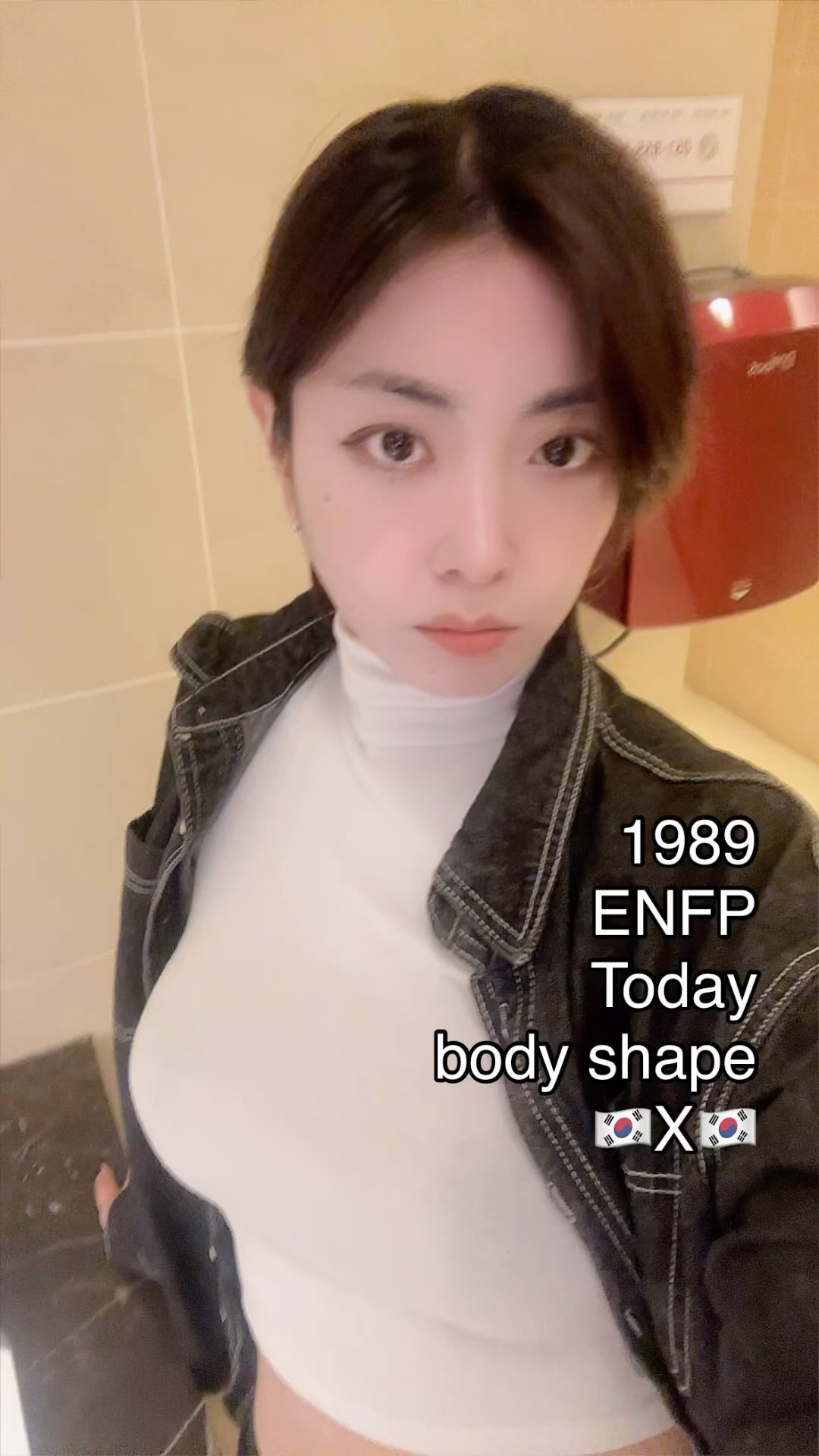 자 연말이라서
다시 살이 오르고 있는데
관리해야지요!
없어지는 허리 라인 다시 만들어 봅시다아아
30대 중반은 확실히 관리하기 더 힘들어!
하지만 오늘은 송년회라서 아마...헿
치팅 데이???
당분간 연말은 계속되는 치팅데이가 되지 않기를!
.
.
#30대여자 #관리하는여자 #바디스타그램 #눈바디 #눈바디그램 #눈바디체크 #눈바디기록 #30대여자코디 #다이어트자극사진 #몸매관리 #bodyshaper #bodypositive #bifc #부산여자 #직장인스타그램 #직장인다이어터 #직장인 #1989 #enfp