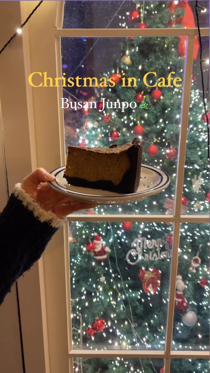 부산 전포 카페의 미리 크리스마스🎄
여름에 알게된 케이크맛집에
겨울에 고양이랑 같이오다 ⭐️

#전포 #스테이트
📍동성로71번길 28 1층 스테이트
.
.
.
#전포카페 #전포카페거리 #전포맛집 #전포트리 #부산트리 #부산카페 #전포데이트 #전포크리스마스 #부산카페 #부산맛집 #busan #jeunpo #먹스타그램