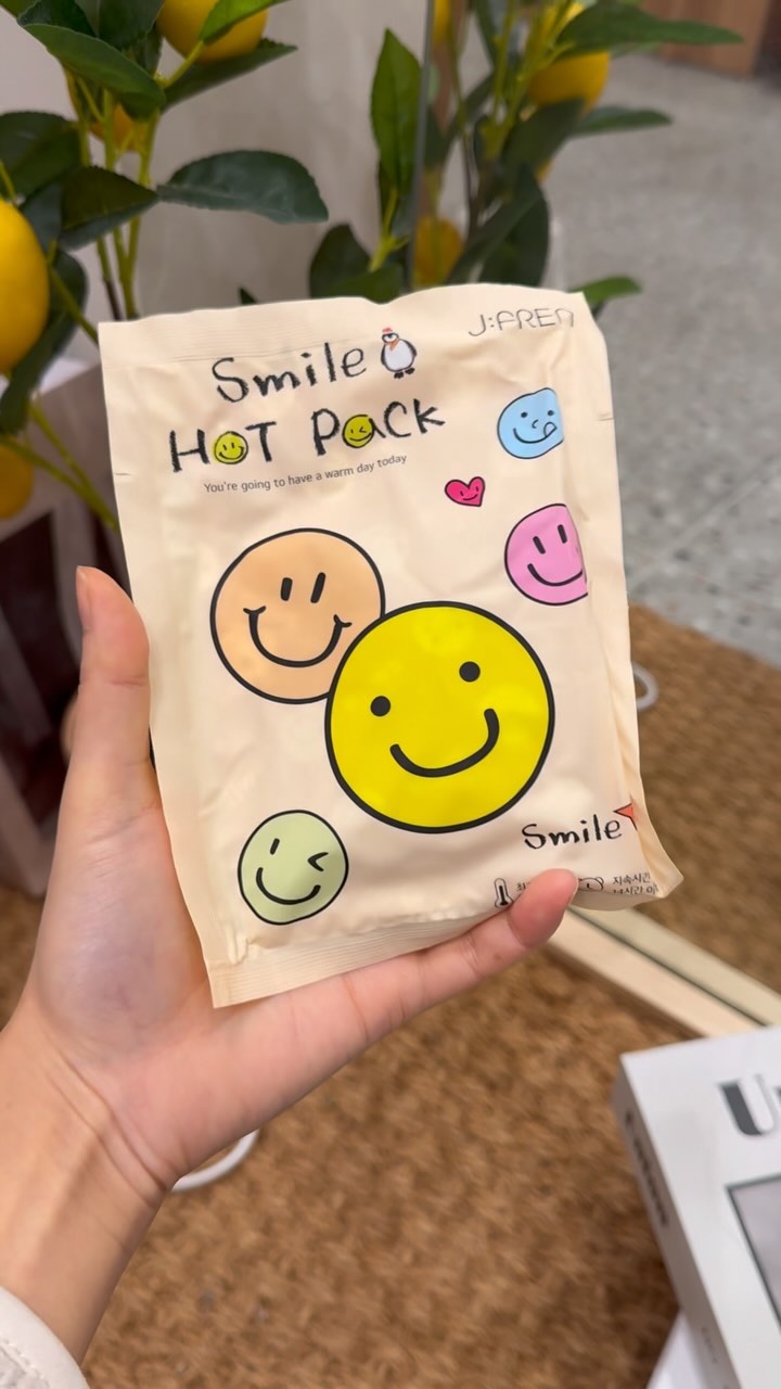 #협찬 추울수록 필요한건 뭐?
바로 스마일핫팩!!

너무 귀욤뽕짝한 핫팩
소개할게요 😆😁😀😃😄

스마일핫팩 일단 너무 귀엽고
진짜 따뜻하고 !!
사이즈도 아이들이랑 성인이
쓰기 딱 좋은 사이즈에요!

가방에 하나씩 챙겨가지고 다니는
요즘 저의 필수템

아이들 학교 갈때도
매일 챙겨주는 스마일핫팩

겨울 필수템이니깐 여러분도 쟁기세요!
가격도 착하고 ^^
무엇보다 싸구려는 금방 차가워지는데
요거 진짜 오랫동안
뜨끈뜨근 같은온도 유지돼요!

#제이프랜스마일핫팩 #스마일핫팩 #흔드는핫팩 #어린이핫팩 #휴대용손난로 #성인핫팩 #군인핫팩 #미니핫팩 #캠핑핫팩 #귀여운핫팩 #겨울필수템 #스위트패밀리핫팩 #스위트패밀리