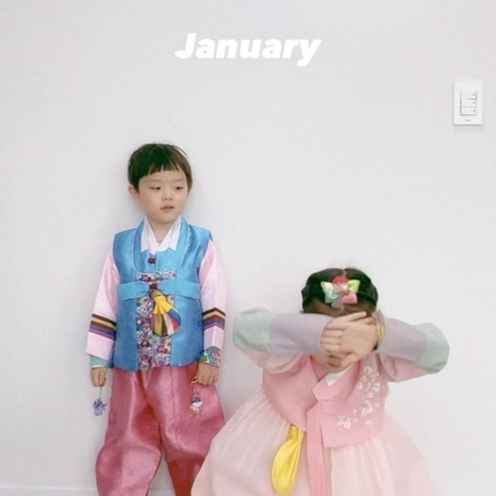 #2023정리하기 💗

세부~오사카~세부~후쿠오카~몬테레이~텍사스 까지
거기다 서울, 대전, 경주, 밀양 국내 여행도 잔뜩 다녔구 
2023년 한해는 부지런히 돌아다녔구만 :-) 
여행러버에게 행복한 일년이였다! 

고만고만해 보이는 울 애기들도 일년전에 비해 많이 컷고
급작스럽게 준비한 멕시코 이사도 무사히 (…) 진행중 
이사짐은 결국 23년에 도착하지 못했지만 
우리 몸뚱이가 무사하니 만족하는걸로 😂

24년도 목표는 안전하고 건강하기! 
#happynewyear #HAPPY2024 💗