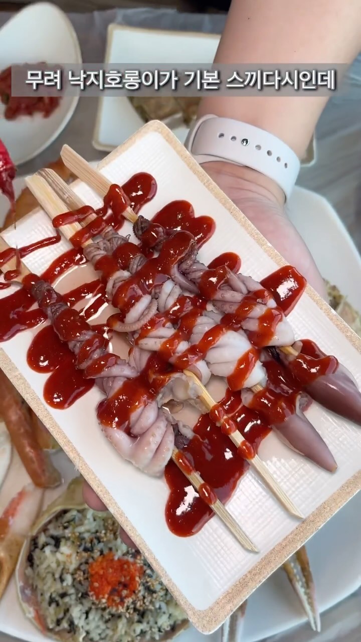 해돋이보고 전국 최저가 대게먹자 *광고

스끼다시로 낙지호롱이까지 나오는데
가격마저 저렴한 대게집 속초에 있었어요,,

대게 퀄리티는 단연 좋음
수율이 미쳤어요 그냥 ㅠㅠ

게딱지밥은 선택아닌 필수인거 아시죠?!

🦀 속초 #비치대게 
- 강원 속초시 중앙로 260

_

#속초맛집 #속초대게 #속초대게맛집 #대포항맛집 #대포항대게 #대포대게#속초대포항맛집#속초라마다호텔맛집#속초라마다호텔 #속초현지인맛집