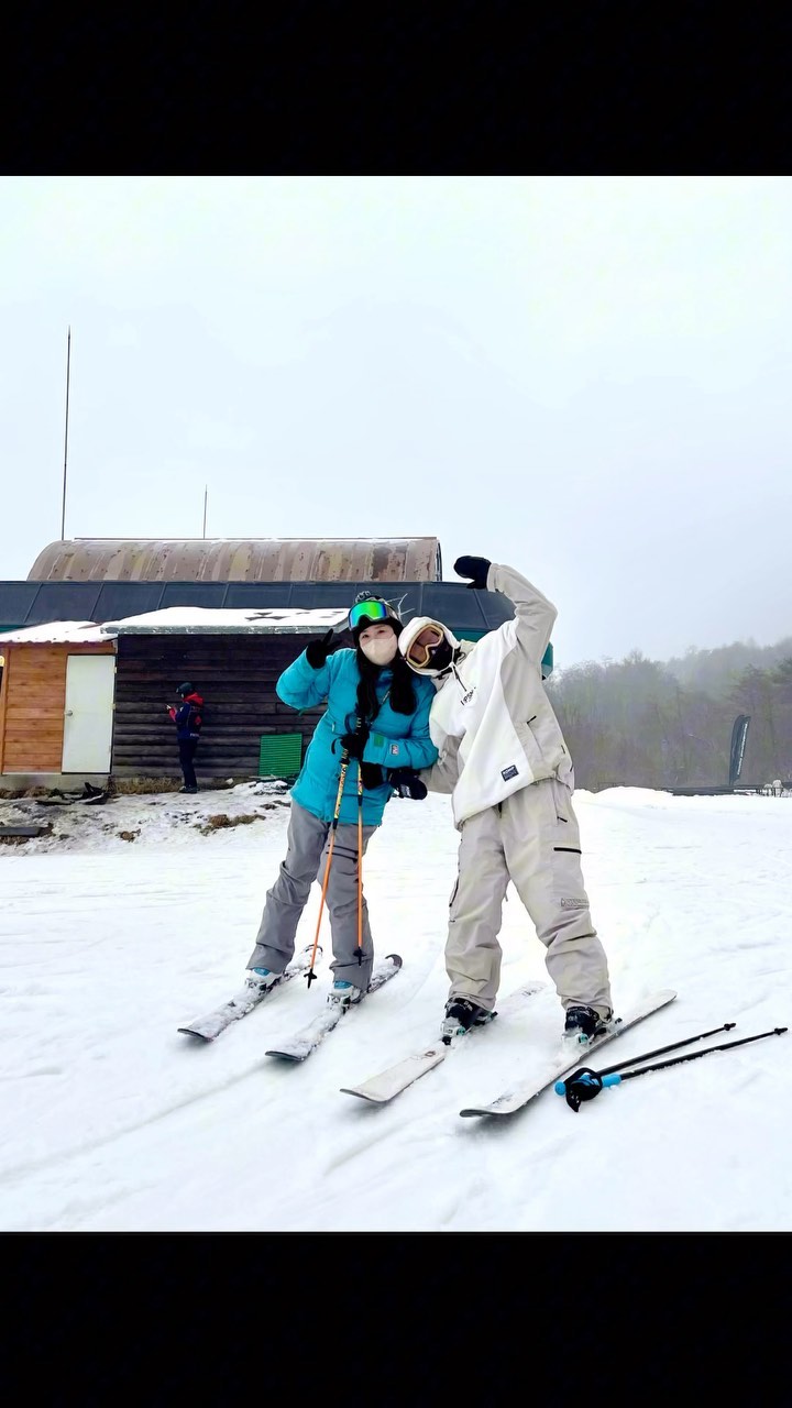 .
#20240106 #웰리힐리파크 #⛷️
#짱야스키강습 #협찬아님 #내돈내사 
#유료강습 #스키강습 #스키는어려워 
( @kim.taehong #남친찬스 ㄱㅅ! ) 

@zzangya_ski 
@zzangya_jang 

짱야짱야 역시 티칭 여왕! 큰 도움 됐어 
정말 고마워! 열심히 연습할게 >_< 꺗! 
근데 #스키딩 넘 어렵다; 몸이 고장남; 

#배움의길은끝이없다 #wellihillipark 
#스키초보 #스키수업 #스키연습 #스키 
#스키어 #스키기초 #권꽁치 #꽁치필름
#롬프 #롬프보드복 #rompsnow