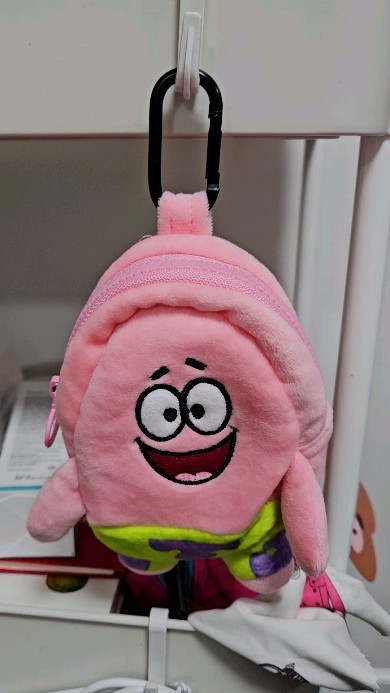 꺄~~~~~~~~앗 뚱이 너무
귀여워용 대박 스뻔지밥이 나옴
더 좋겠지만 ㅎㅎ 그래도 뚱이 
왕대박 귀여움 #두찜뚱이 
#뚱이 #두찜 #두찜묵은지찜닭 먹고
얻은 귀요미 ㅋㅋㅋㅋ 
여봉봉.
다음에는 스뻔지밥 나옴 좋겠엉 
뭐??????? 에잇~ ㅋㅋㅋ